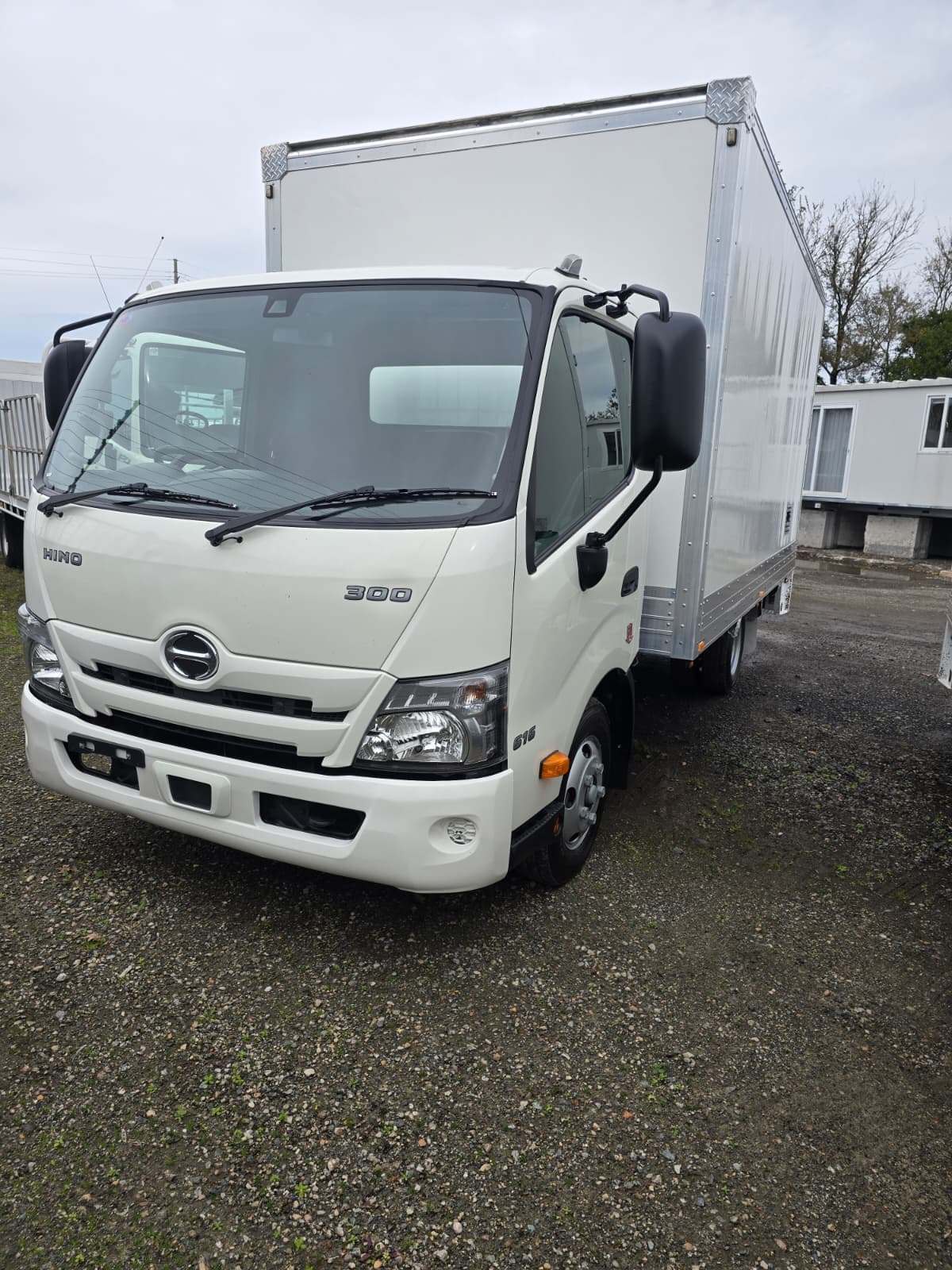 4.5T Pantech with Lift